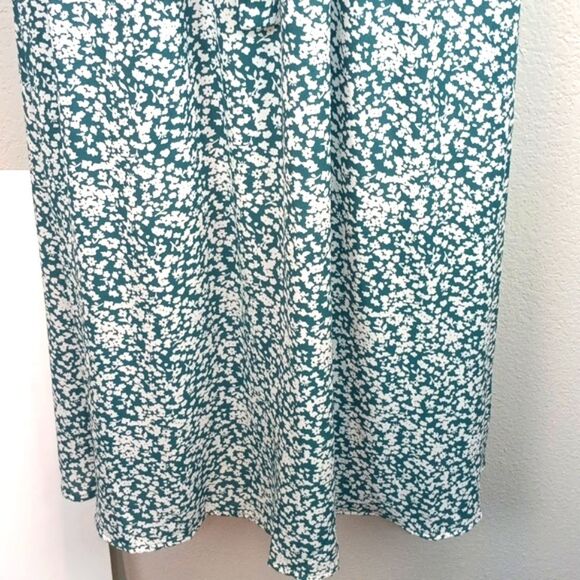 Sienna Sky Women's Floral Green / White V Neck Boho  Midi Dress sz L Feminine - Picture 5 of 14